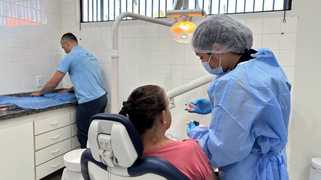 SAÚDE: Prefeitura amplia oferta de próteses dentárias e vai zerar fila de espera, que tem 476&nbsp;pessoas