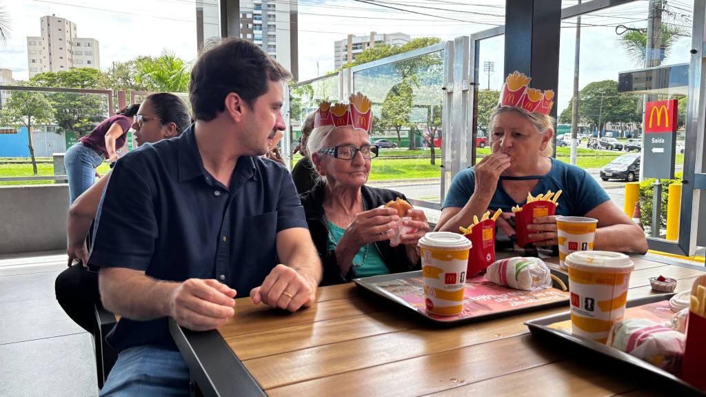 MELHOR IDADE: Assistência Social leva idosos dos Centros Dia ao&nbsp;McDonald’s