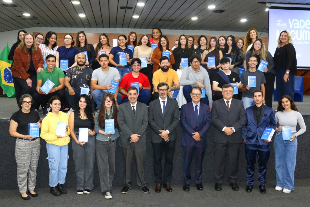 Unimar entrega Vade Mecum a todos os alunos do curso de Direito e marca início de nova tradição&nbsp;acadêmica