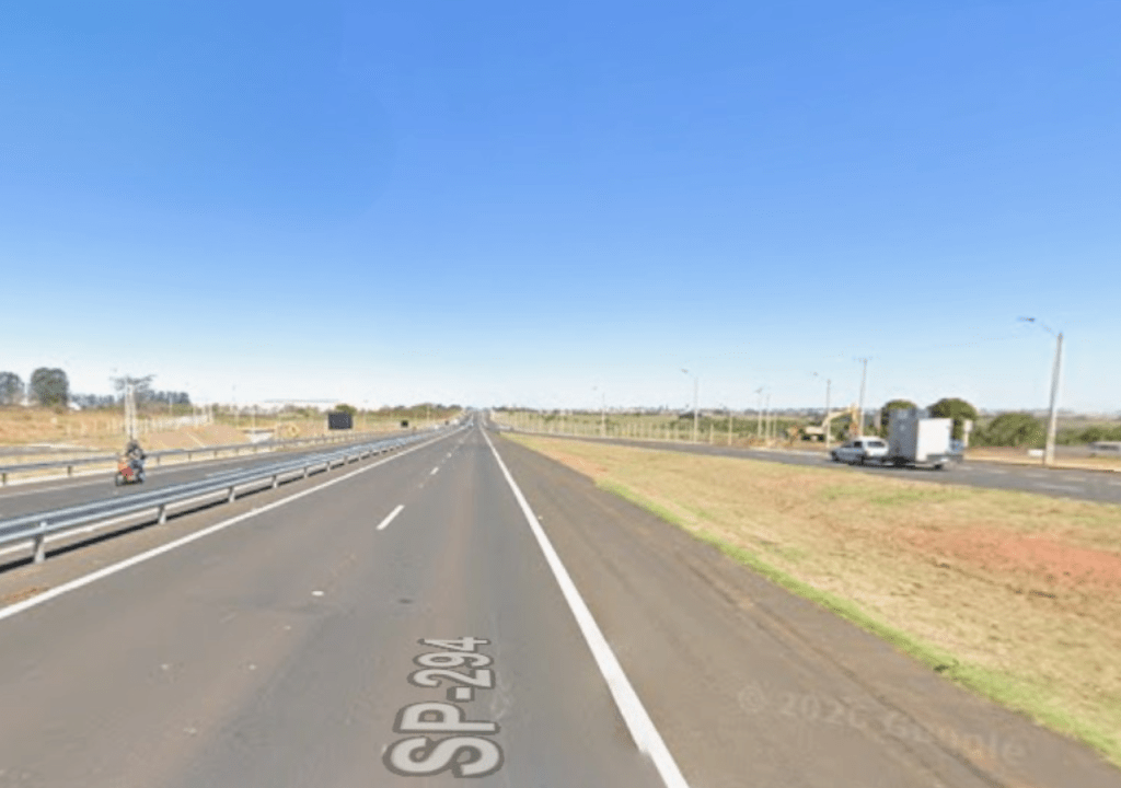 ATENÇÂO: Concessionária Eixo instala lombadas nas marginais da SP 294 em Marília