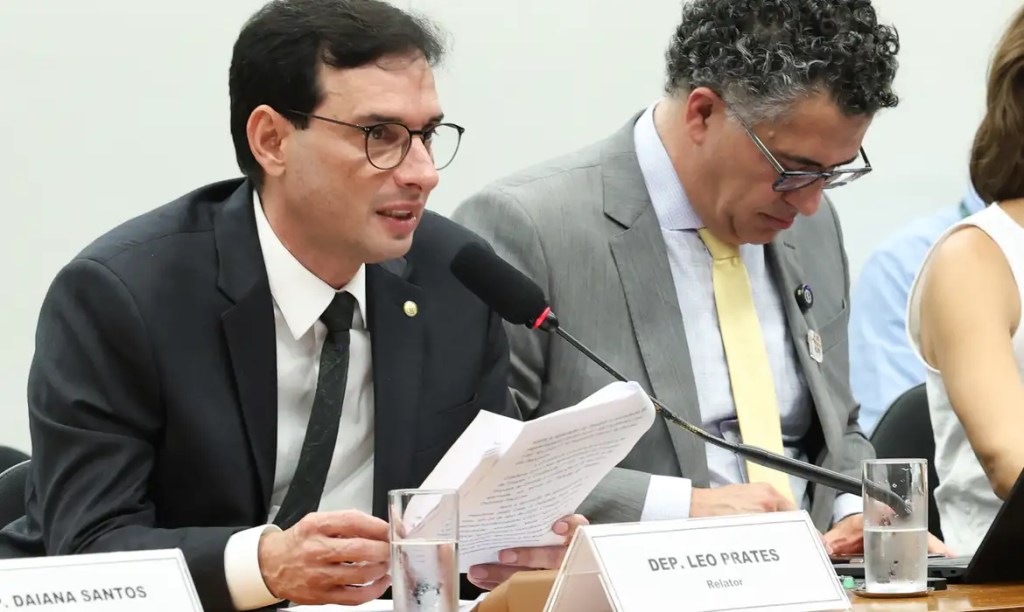 Fim da escala 6×1: relator propõe que um dia de folga seja no&nbsp;domingo