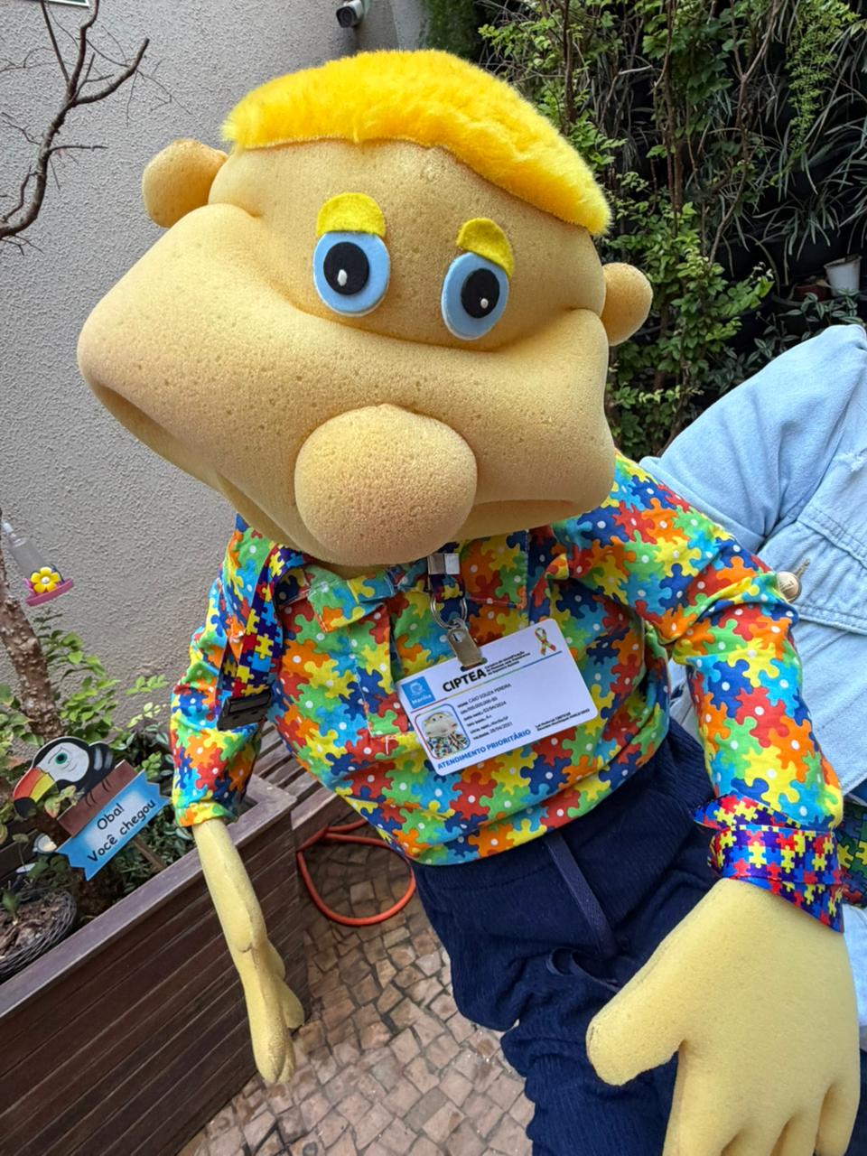 Fantoche Caio recebe carteirinha CIPTEA em Ação sobre&nbsp;Autismo