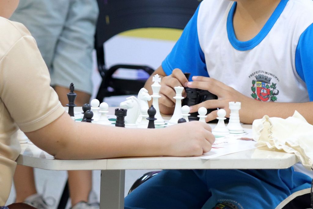 Parceria entre Esporte e Educação leva aulas de xadrez para alunos de Emefs em&nbsp;Marília