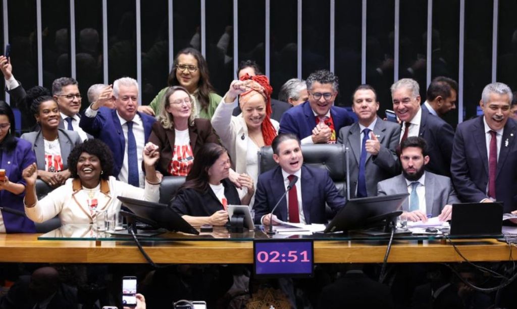 Câmara aprova, em dois turnos, PEC pelo fim da escala&nbsp;6×1