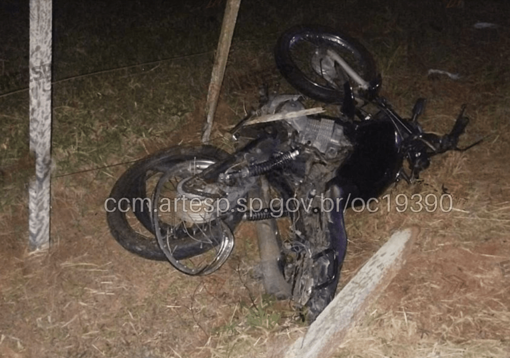 Tragédia na madrugada: motociclista perde a vida e estudante acaba preso na SP-294