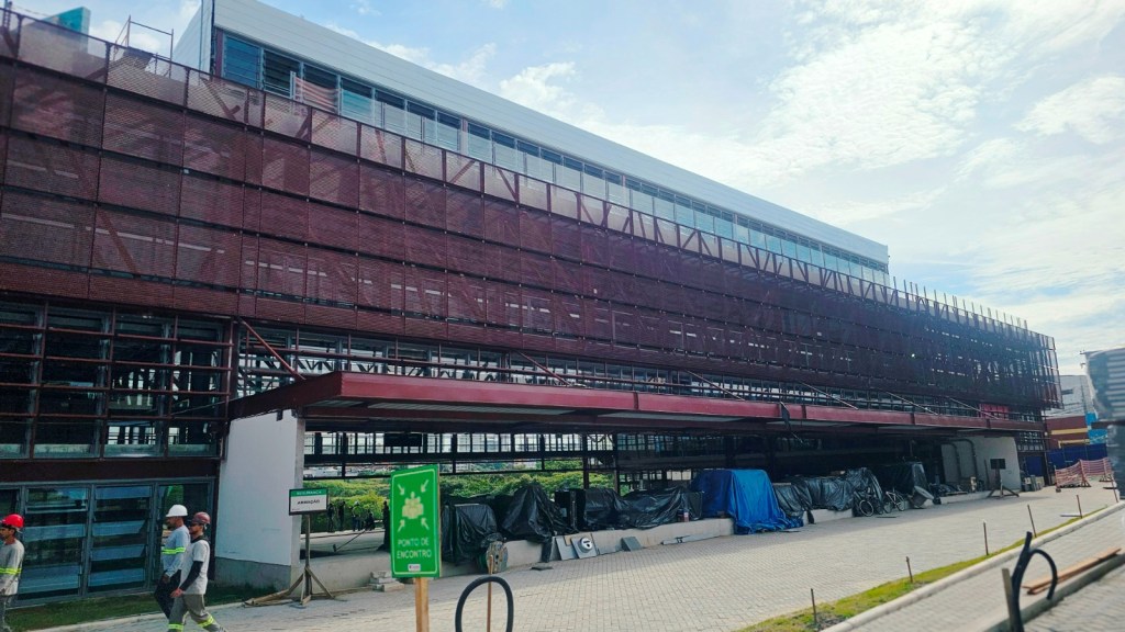 Prefeitura vistoria reta final das obras do Sesc Marília