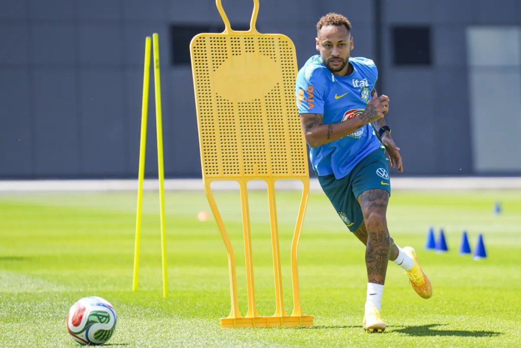 Neymar volta a treinar com o grupo e pode ficar no banco contra a&nbsp;Escócia