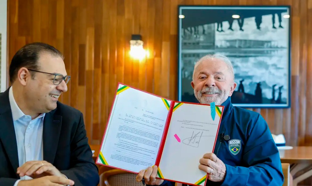 Lula sanciona lei que garante renovação automática da&nbsp;CNH
