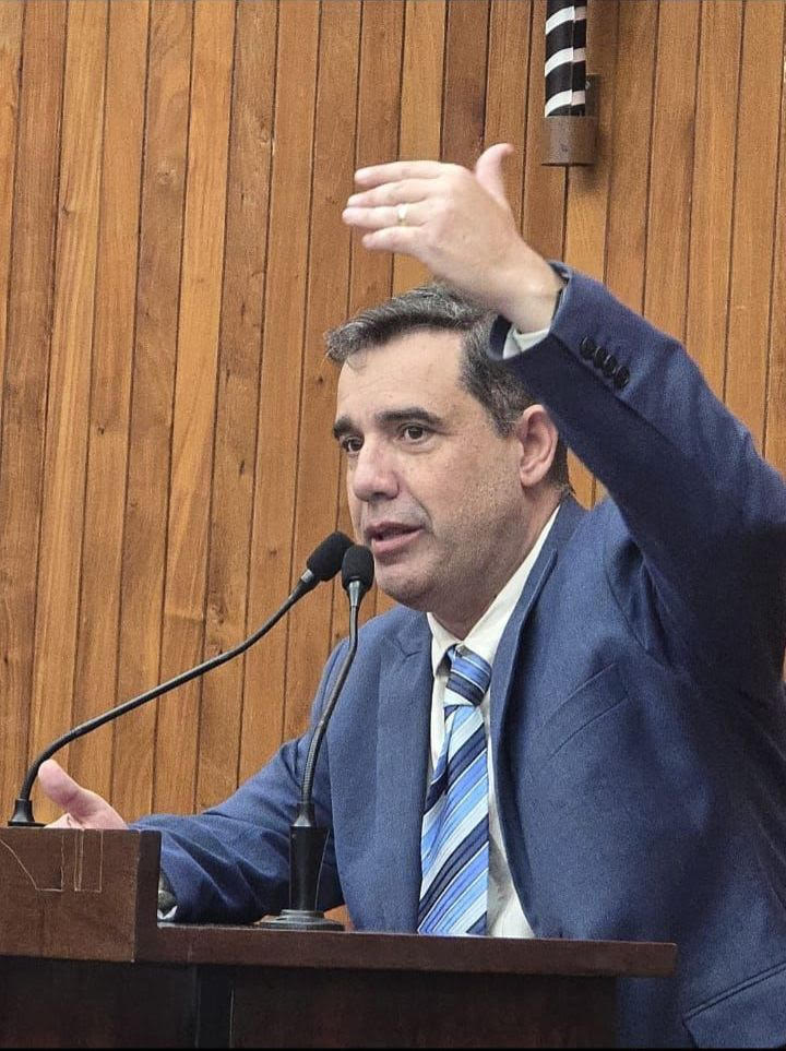 Projeto de Lei do Vereador Professor Galdino da Unimar garante atendimento prioritário em consultas para responsáveis de pessoas com TEA e Síndrome de Down em Marília
